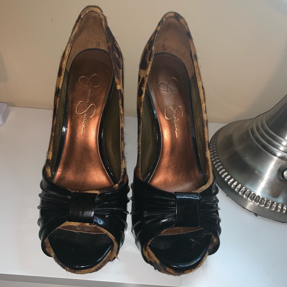 Leopard fur & Black patent leather peep toe heel